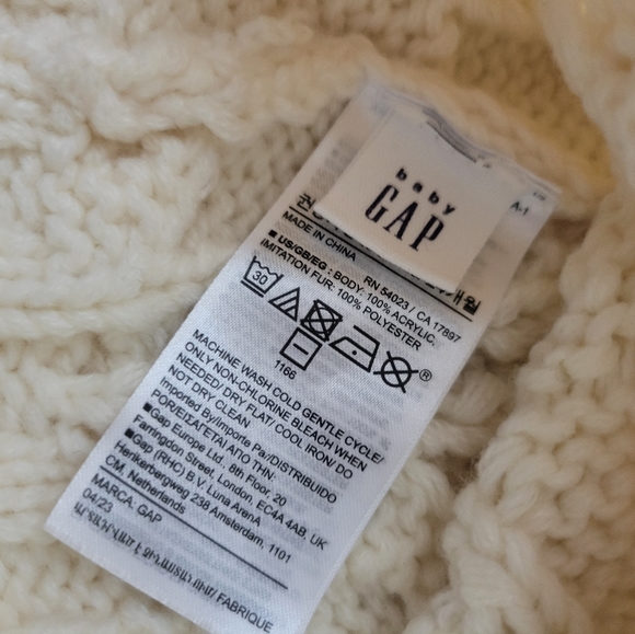 TODDLER CABLE KNIT POOF BEANIE HAT - Picture 2 of 4